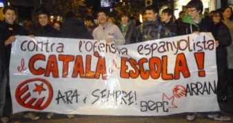 Concentració en defensa del català a l’escola